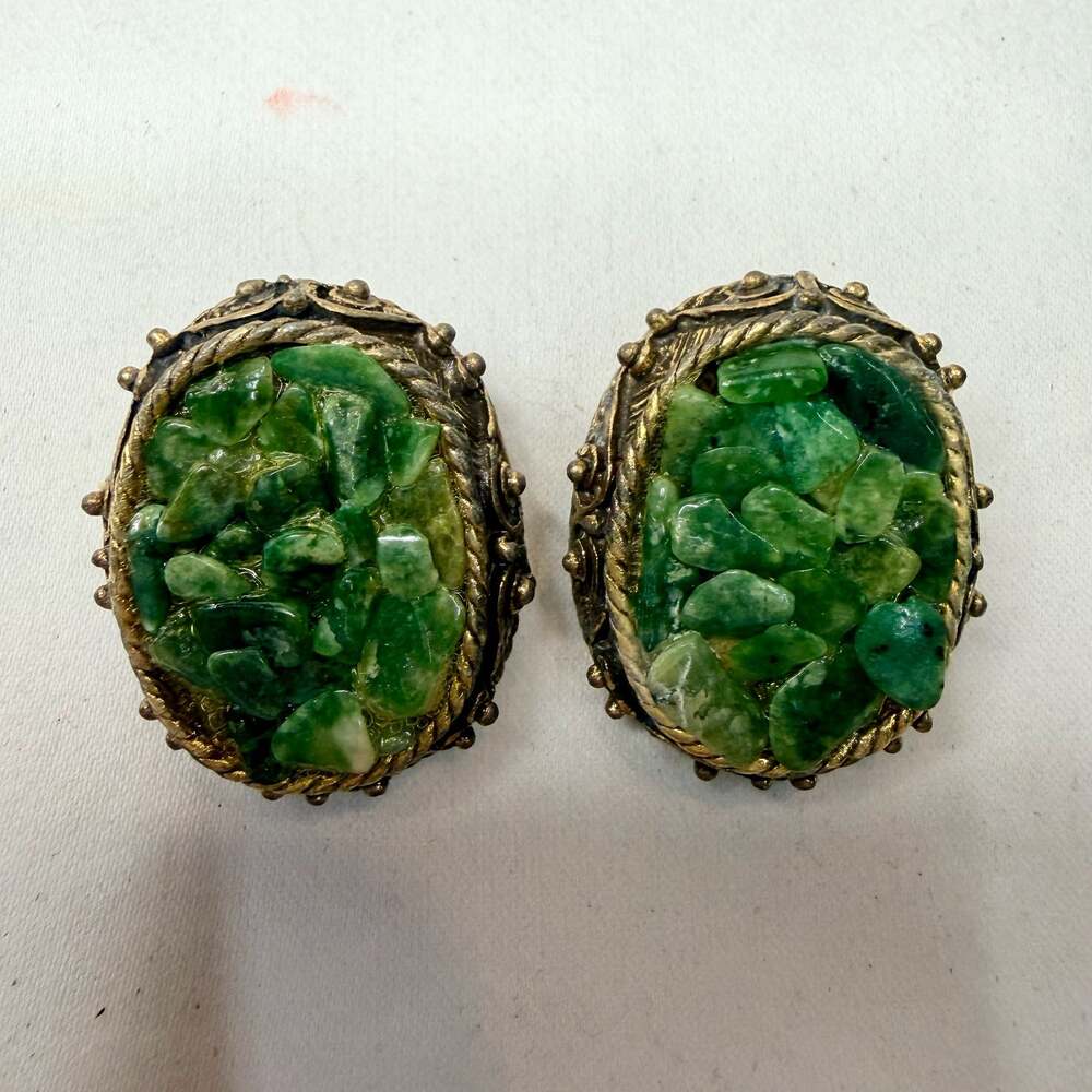 Vintage Oval Green Aventurine Pebble Chip Mosaic Gold Tone Clip-On Earrings